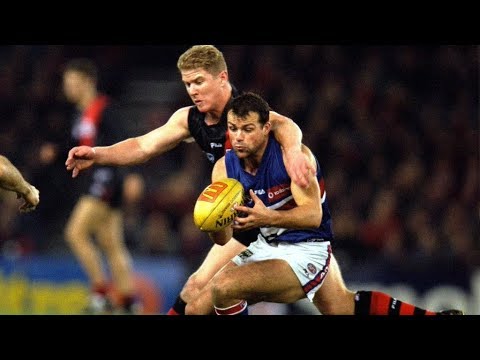 The 'super-flood' | Bombers v Bulldogs, 2000 | AAMI Classic Last Two Mins | AFL