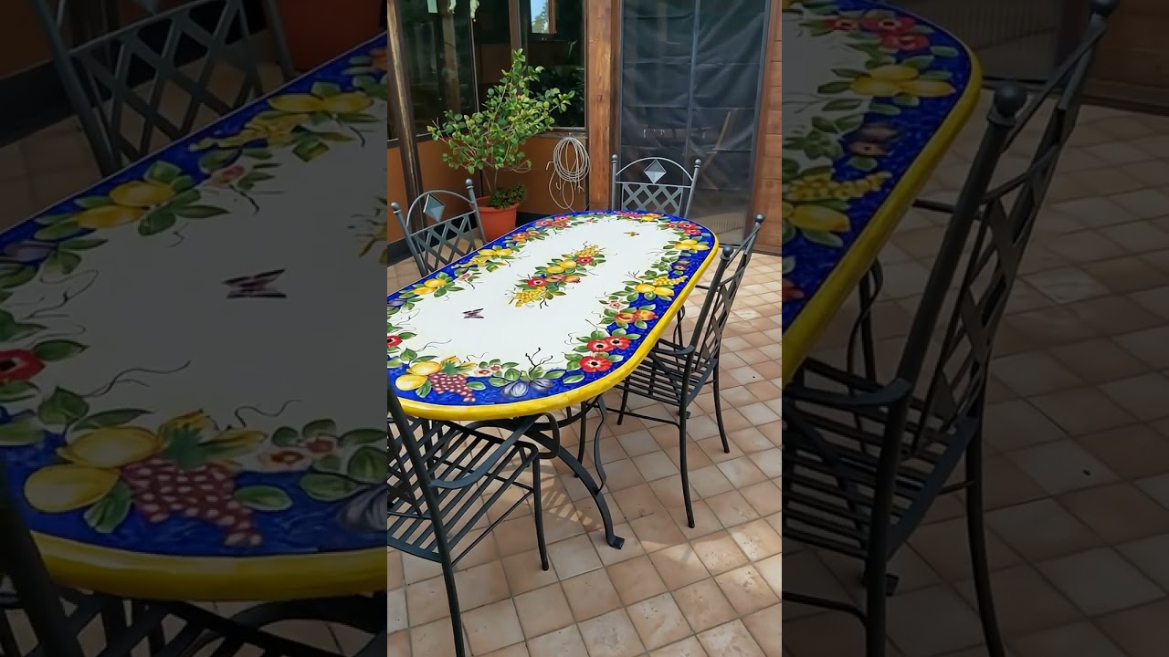 Tavolo in pietra lavica dipinto a mano da esterno ed interno