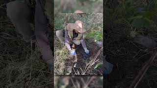 Indescritível o Tesouro que ele achou preso dentro do buraco do chão escondido