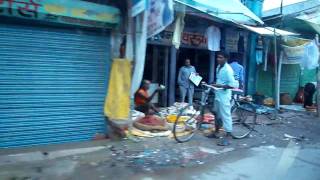 preview picture of video 'A shopping street in Jabalpur, Madhya Pradesh, India'