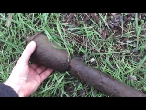 WW2 Relikte Teil 137 : Panzerfaust-Rohre vor Berlin an einer alten Feldstraße (Waldrand daneben)