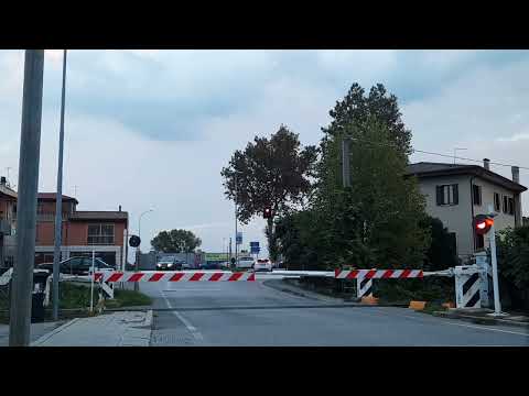 Level crossing #37 - Camponogara - Via Gramsci #railroadcrossing #railway