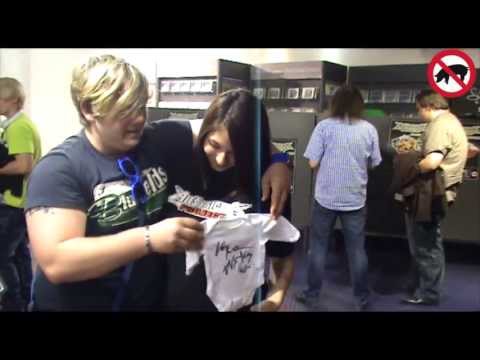 Aleš Brichta - Údolí sviní - autogramiáda v Bontonland Megastore