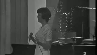 Mireille Mathieu - Pourquoi le monde est sans amour ? (Télé Dimanche, 14 juin 1970)