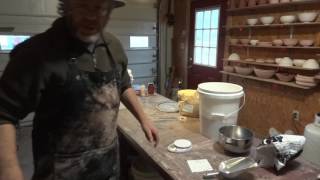 SIMON LEACHPOTTERY TV - Making up a glaze from raw materials !