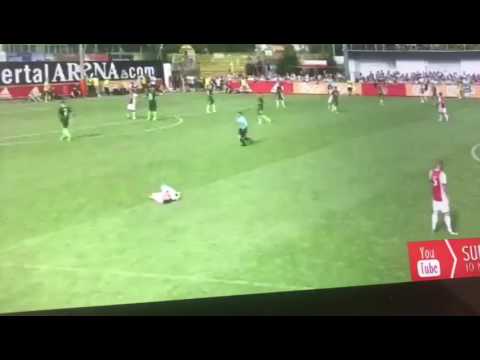 AJAX-PLAYER ABDELHAK NOURI KNOCKED OUT ON THE FIELD!