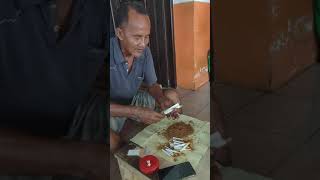 Download lagu Alat sederhana pelintir Rokok mp3 Download lagu Alat sederhana pelintir Rokok mp3