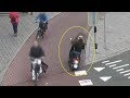 Almere: Scooterrijdster laat fietsster (66) zwaargewond achter na botsing