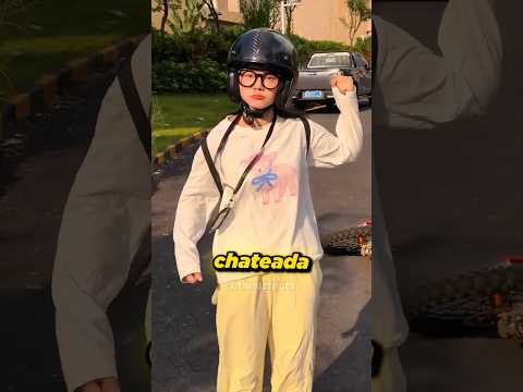 ELA ERA TÃO BAIXINHA QUE PRECISAVA DESCER DA MOTO TODA VEZ QUE O SINAL FICAVA VERMELHO! 😱🏍️