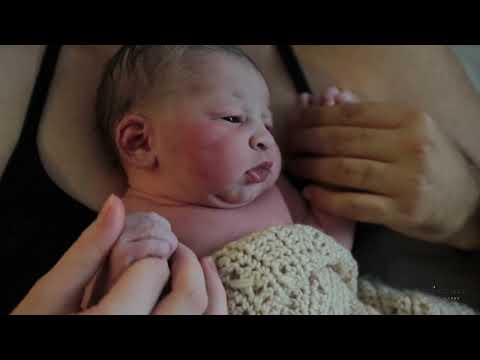 Welcoming Josephine | Water Birth | Natural Birth by Ezgi Yilmaz Photography