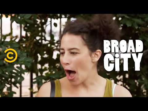 Broad City - What's in Jeremy's Package?