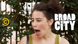 Broad City - What's in Jeremy's Package?