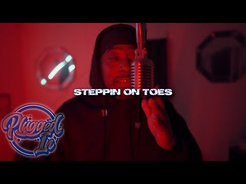 Dj Bigga - Steppin On Toes Ft. Screwball (Plugged In Performance)