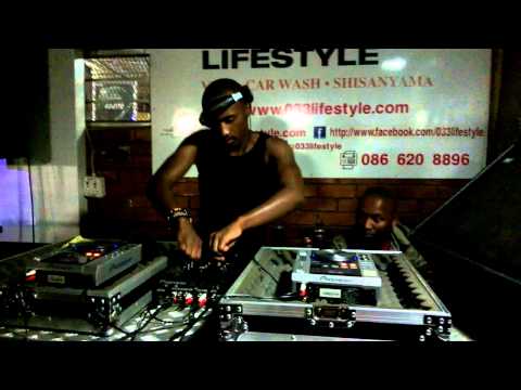 Muvo De Icon  Playing at 033 lifestyle (PMB)