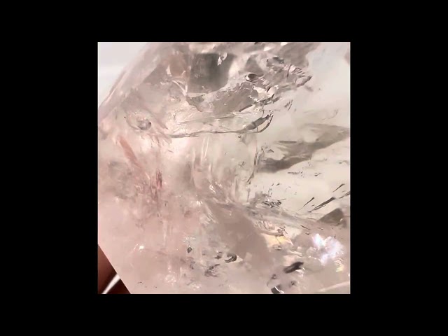 كوارتز مع قطرة ماء - enhydro quartz