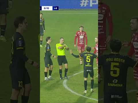 KORONA W SZOKU! CZERWONA KARTKA I GOL W 98. MINUCIE! #SHORTS