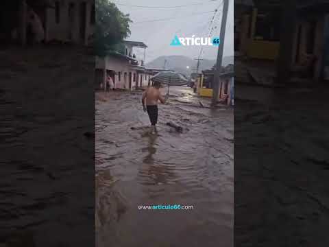📍Terrabona, Matagalpa. Inundaciones, calles anegadas y la gente lanza la basura en la corriente.