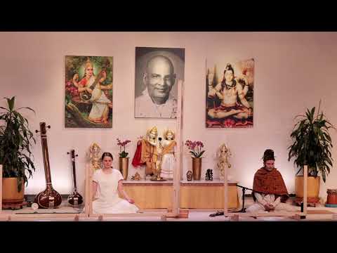 Yogastunde "Im Gleichgewicht" mit Jula - Yoga Vidya Ashram Live - 16:15 Uhr 18.01.2022