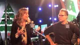 Jennifer Nettles Hosts the 4th CMA Country Christmas