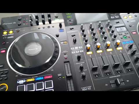 Pioneer XDJ-XZ Turning It On