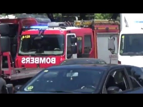 ( wail) bombers parc de eixample  met spoed onderweg in Barcelona