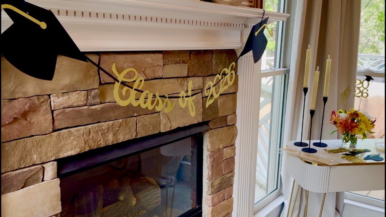 Class of 2026 Graduation Decorations Pre Assembled Graduation Banner Garland, Black and Gold Congr