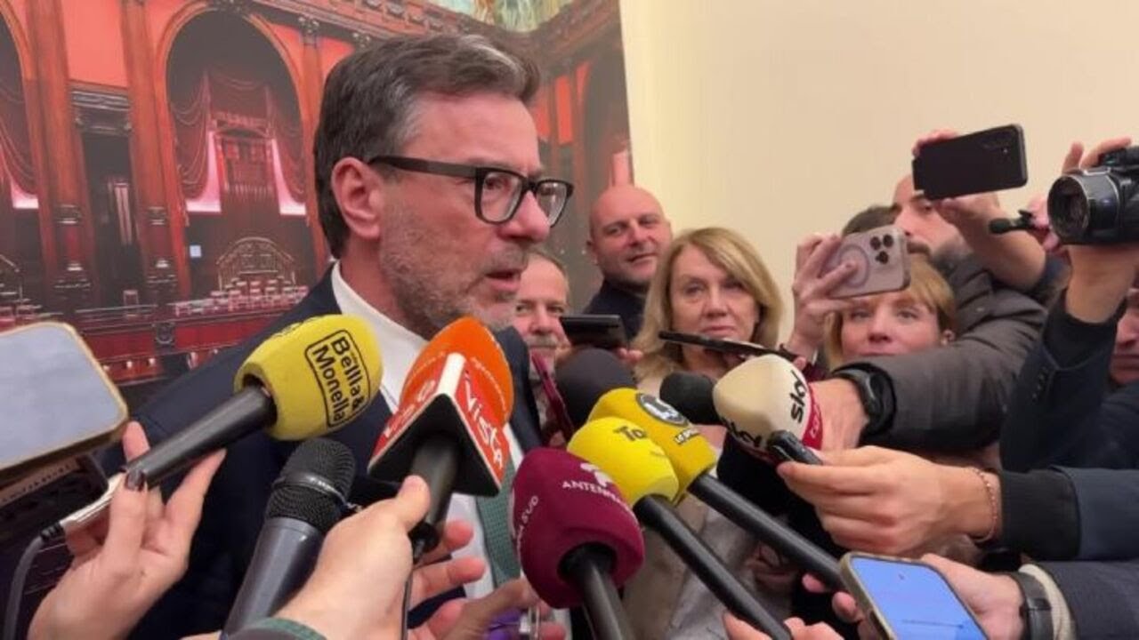 Manovra, Giorgetti: "Ce l'abbiamo fatta ad approvarla, a differenza di altri Paesi Ue"