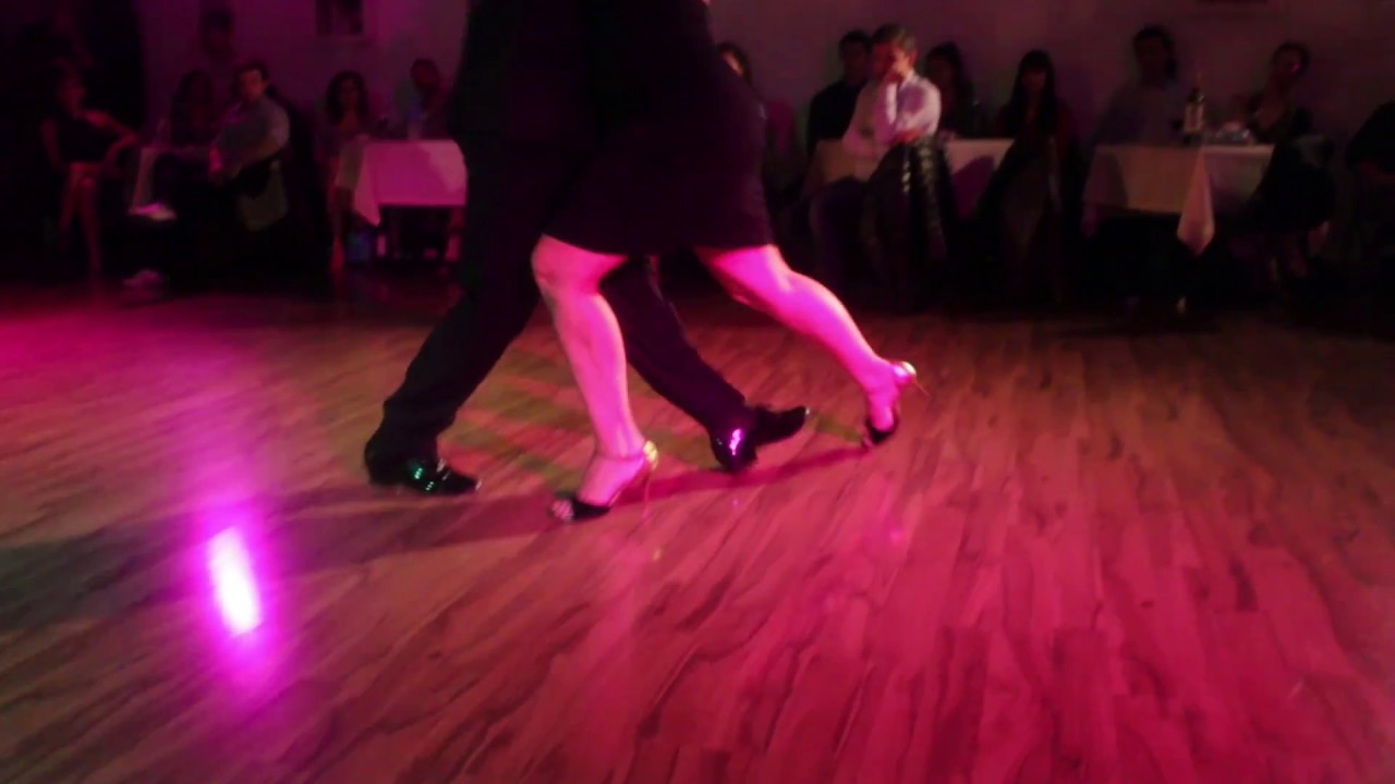Dos Orillas Práctica de Tango. Bailan Corina De La Rosa y Alejandro Andrian 16/6/2017 (2/4)