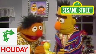 Sesame Street: Bert and Ernie Exchange Gifts