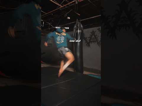 ADVANCED Kickboxing combo 💥🥊 #Kickboxing #Muaythai #Shorts #boxing #mma #boxingtraining