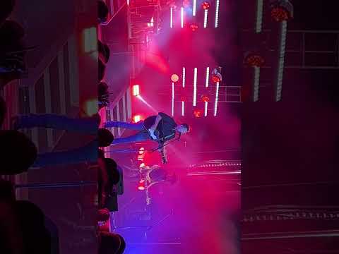 Scotty McCreery : cab and a solo cup. First time ever