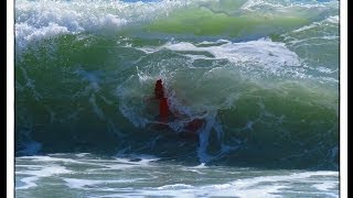 preview picture of video 'Un tuffo nel mare mosso di Paola'