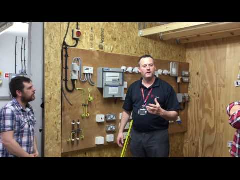 Electrical testing LIVE measuring external earth fault loop impedance Ze