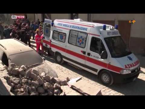 Kraftiga efterskalv försvårar räddningsarbetet i Italien