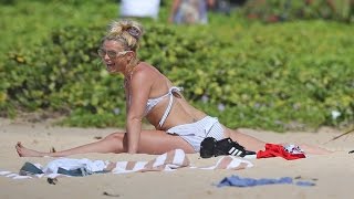 Britney Spears Nails a Perfect Split in a Teeny Bikini!