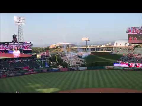 [LAA] Hino Nacional Americano “Hino Nacional” (@Angel Stadium of Anaheim) [Angel Stadium of Anaheim]