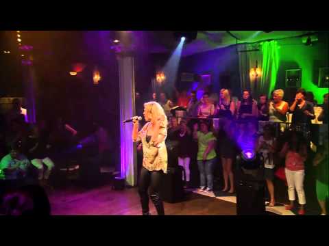 anne cafe - Laura Lynn - We Feesten Heel De Nacht