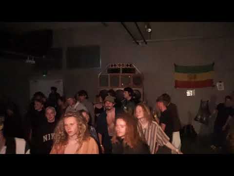 Closing tune by Sjamanic Soundsystem