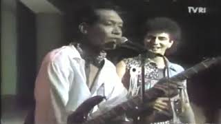 Download lagu Godbless - Raksasa mp3