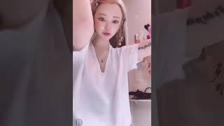 ［TikTokライブ］胸元からお腹までモロ見え...