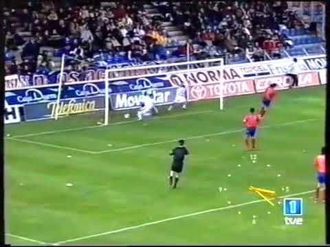 CD Numancia 2 Sevilla FC 1 (Liga 2004-2005) Gol de Antonio (Numancia) desde su propio campo (68 m.)