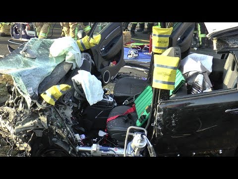 Frontalzusammenstoß: 29-jährige Frau an Unfallstelle verstorben