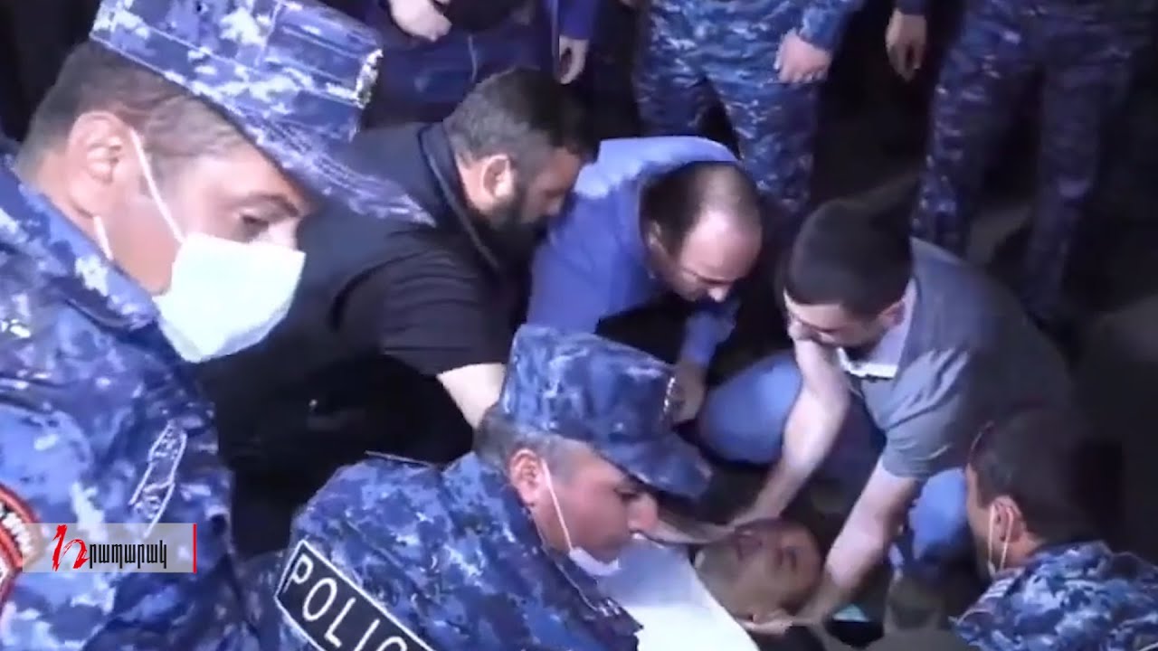 Հրմշտոցի հետևանքով ոստիկաններից մեկի ինքնազգացողությունը վատացավ