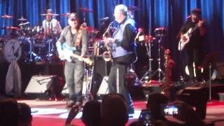 Bruce Springsteen with the Brian Wilson Band - Barbara Ann / Surfin' USA