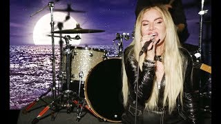 Betty Moon - Parachute (Official Video)