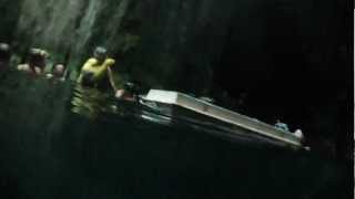 preview picture of video '103 Dias # 0203 - Dia 42 (Fiji): Second cave, Sawa-i-Lau Caves (getting out) IV'