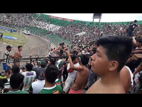 "Y dale dale dale dale ohh oriente petrolero" Barra: Los de Siempre • Club: Oriente Petrolero