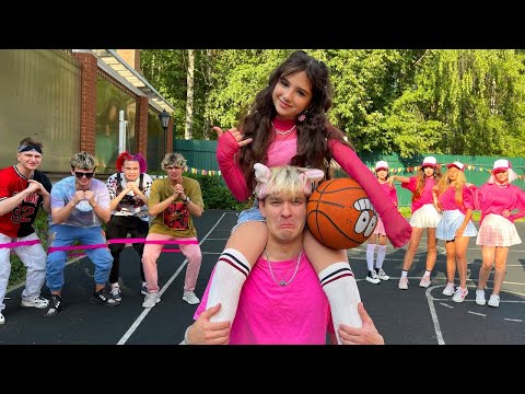 Amina ПОСТАО КАПЕТАН ЕКИПЕ КЛУБА МОМАКА? 😱 Дечаци VS девојчица | KiKiDo Campus Serbian