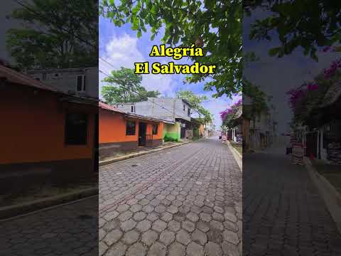 Las Magicas Calles de la Ciudad de Alegria en El Salvador