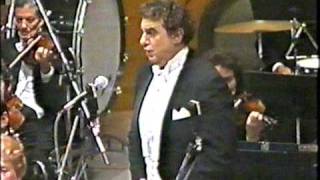 Placido Domingo sings O la paterna mano from Macbet